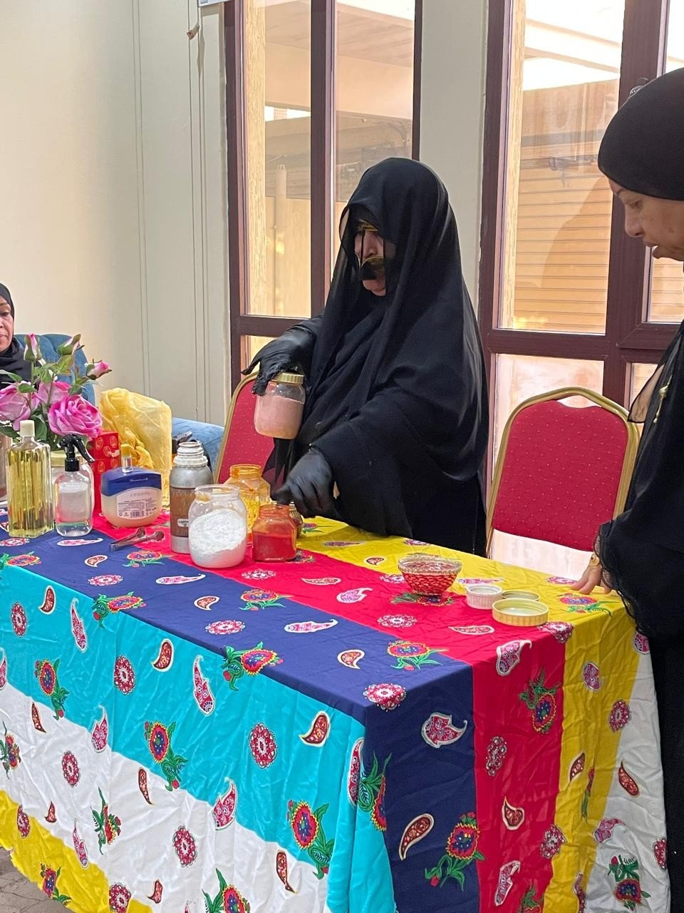 ورشة اجتماعية حرفية عن صناعة البخور والعطور